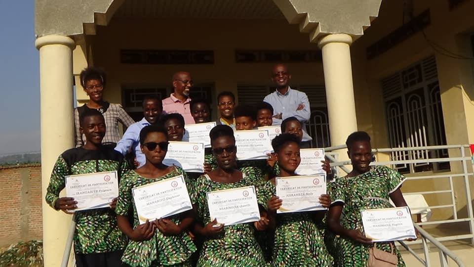 Remise des certificats pour les lauréates de la formation sur la couture